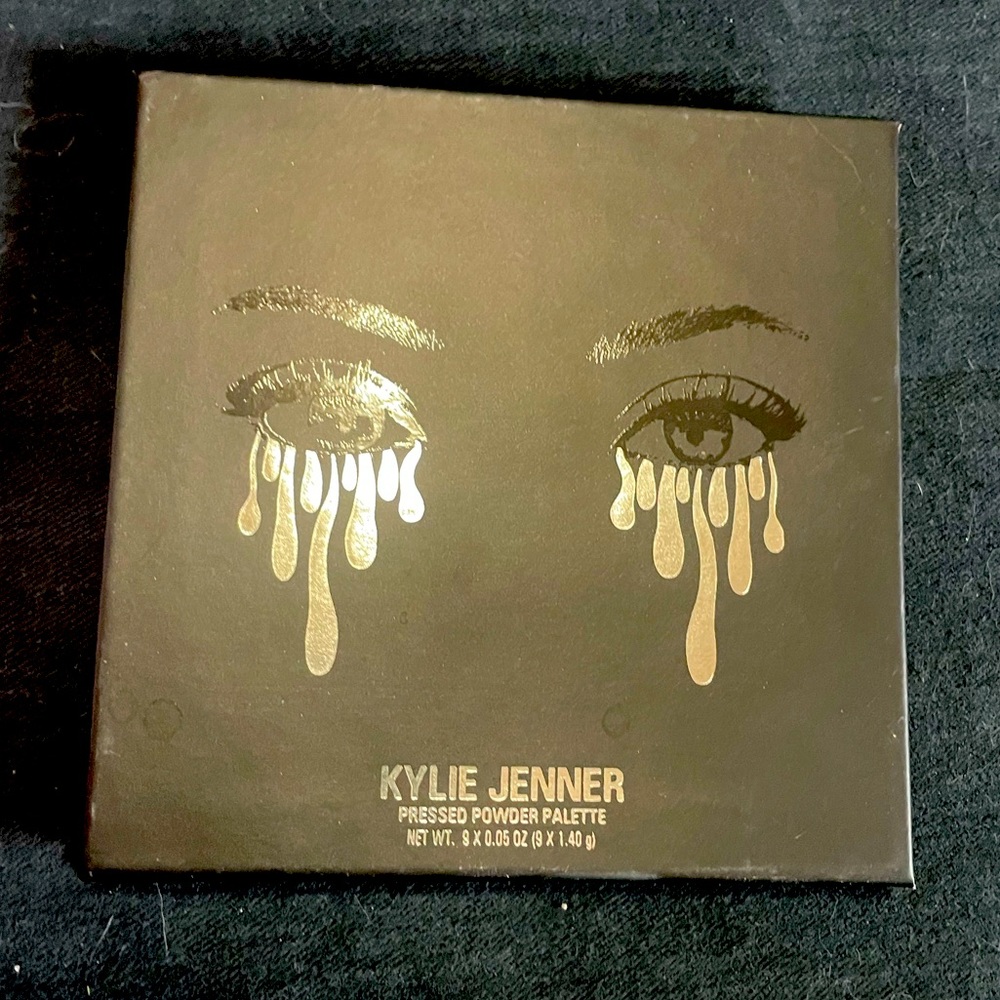 Kylie Cosmetics 9 Pan Burgundy Eyeshadow Palette.